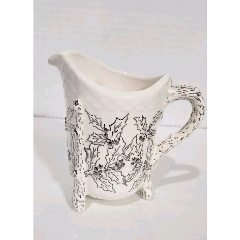 Small Vintage Creamer White & Gold HML